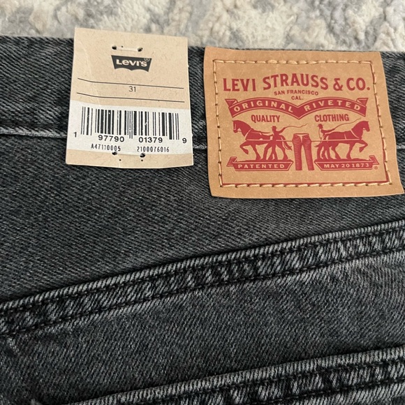 NWT Levi's Denim Cotton Blend Midi Skirt with Side Slit, Black, Size 31 - Picture 11 of 14